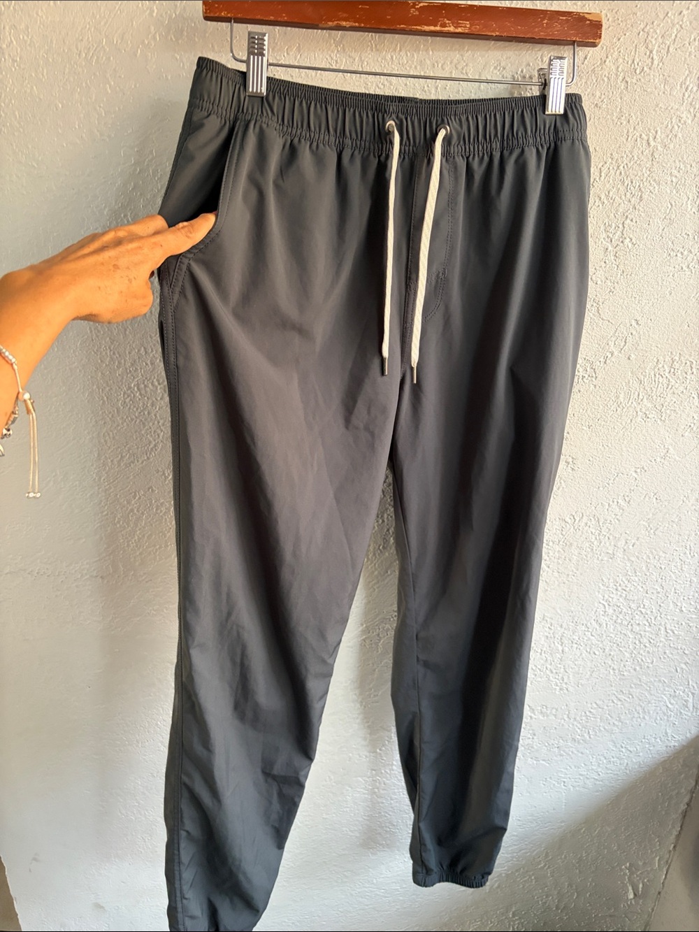 Vuori Charcoal Gray Jogger with Cream Drawcord - Picture 4 of 10